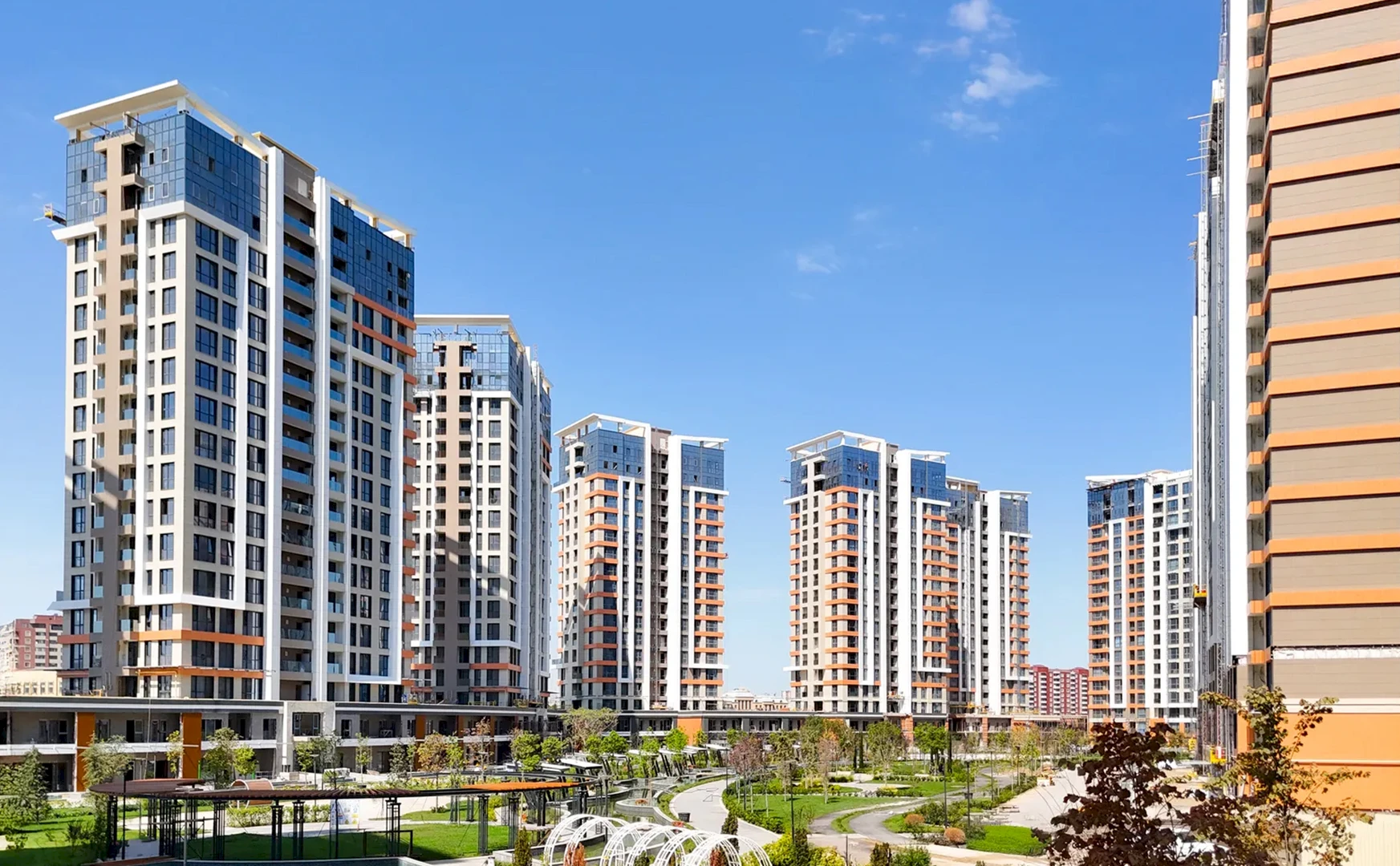 Premium apartments in Narimanov — with in-house installment financing up to 36 months — by Kristal.
