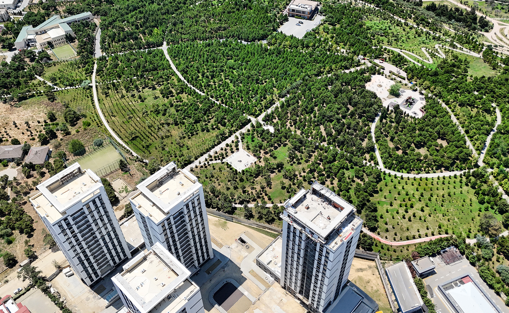 Apartments in a completed building next to Ganjlik Park – What offers are available?